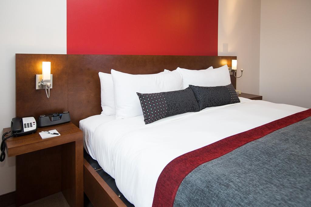 Superior "Tendance" Room 1 King Bed