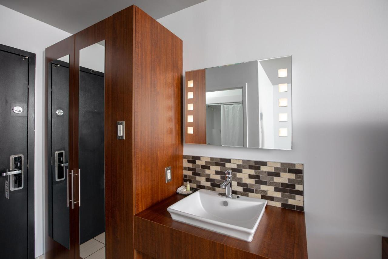Superior "Tendance" Room 1 King Bed